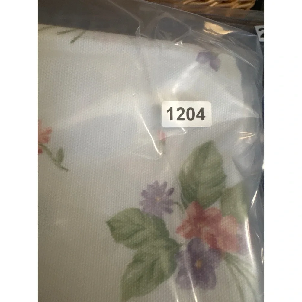 Waverly Garden Room Floral Cloth Napkins Set of 6 Purple Violets White 18x18